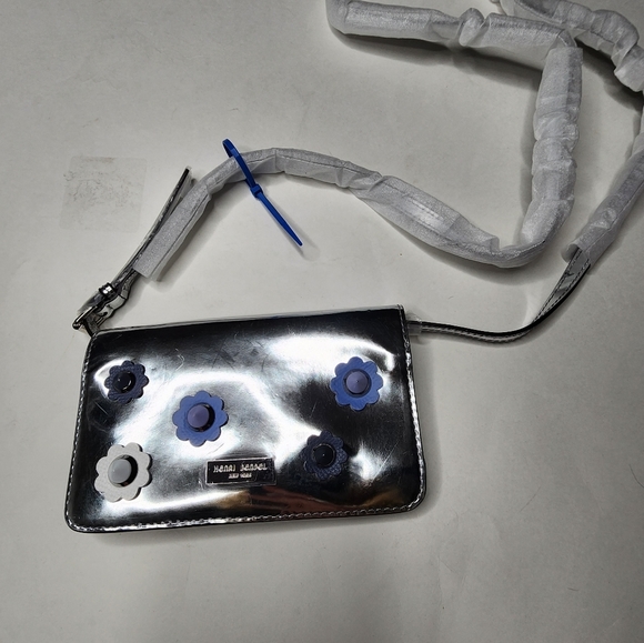 Henri Bendel Silver Floral Smartphone Wallet Purse Crossbody NWOT - Picture 2 of 11